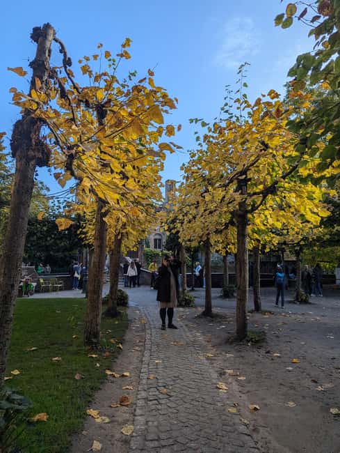 Bruges: Private Walking Tour with Beer and Chocolate - From FNAC to Burg Square, you get oriented fast