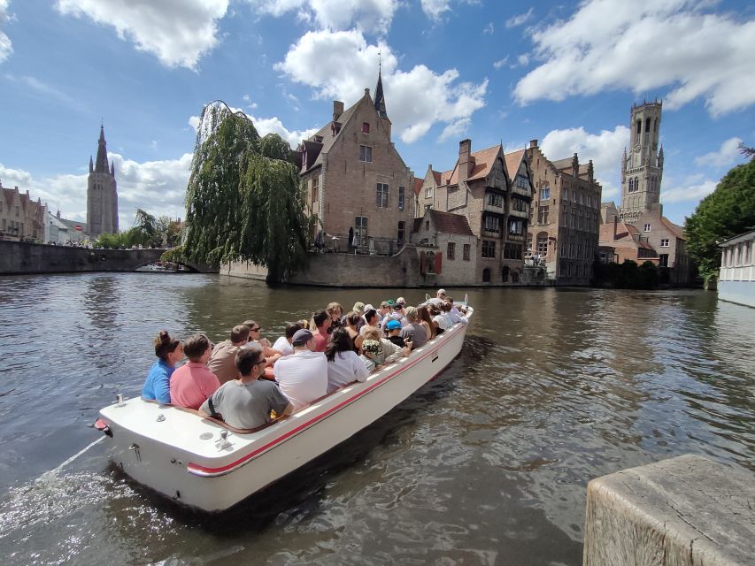 Bruges: Small Group Boat Cruise and Guided Walking Tour - Starting at Historium on the Markt, where the tour clicks