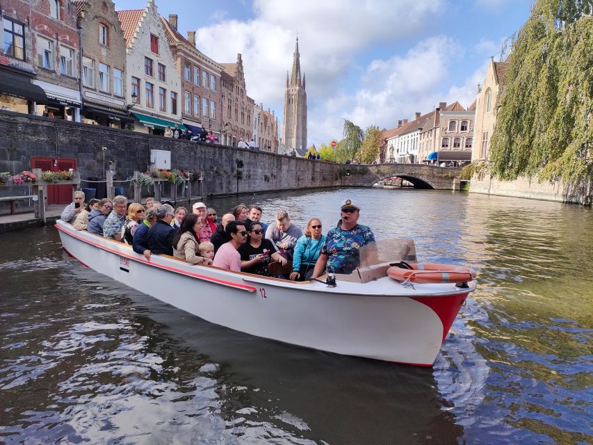 Bruges: Small Group Boat Cruise and Guided Walking Tour - Chocolate tasting on Rosary Quay, a real break for your senses