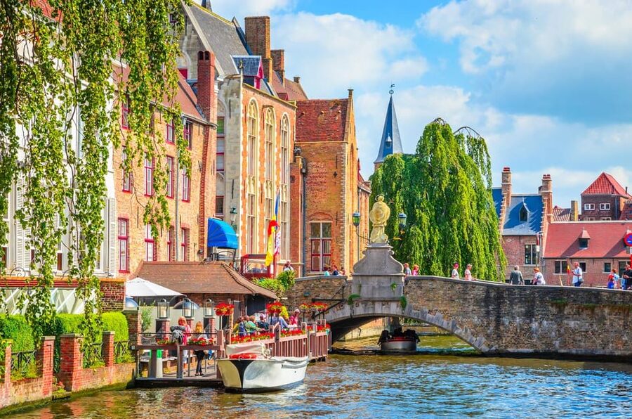 Bruges Unveiled: A Private Full-Day Tour from Brussels - Church of Our Lady, Gruuthusemuseum, and the best use of short stops