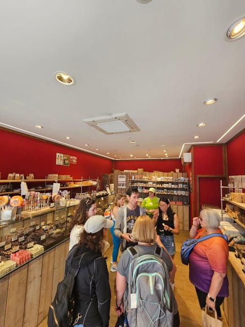 Bruges: Walking Tour with Hot Chocolate & Chocolate Tasting - Gruuthusemuseum stop, plus the bridge-and-water sightlines