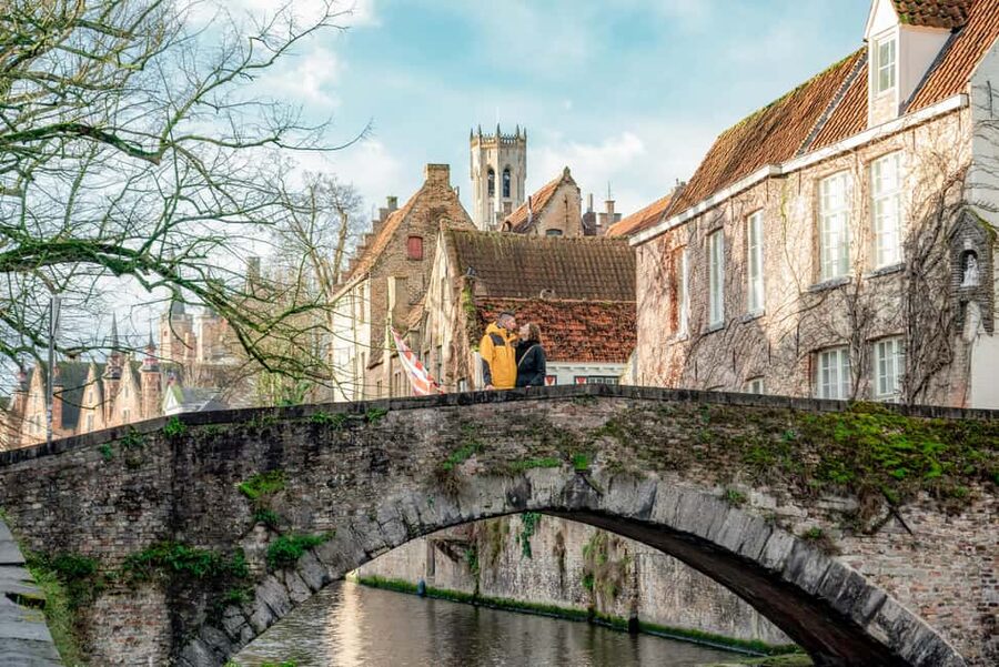 Bruges : Your private 1 hour photoshoot in the medieval city - Price and value for groups up to five people