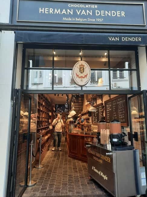 Brussels: 2.5-hour private tour to discover Belgian chocolate - 4 to 5 chocolatiers, what to compare on each tasting