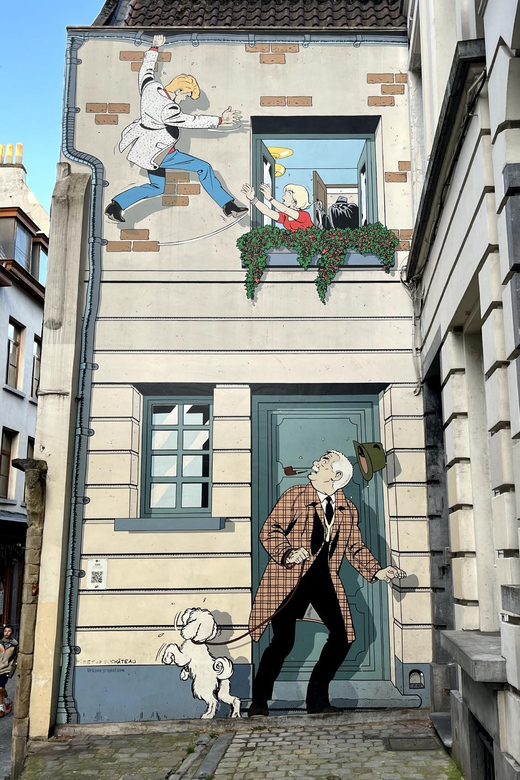 Brussels: 2 hours Private Walking Tour of the Comics Walls - Should you book this Comics Walls private tour?