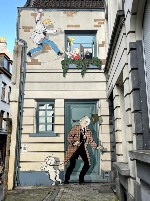 Brussels: 2 hours Private Walking Tour of the Comics Walls - Historical center walk: how the route changes the feel of Brussels