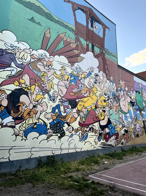 Brussels: 2 hours Private Walking Tour of the Comics Walls - Guide-led conversation: what makes it feel more than a mural photo stop