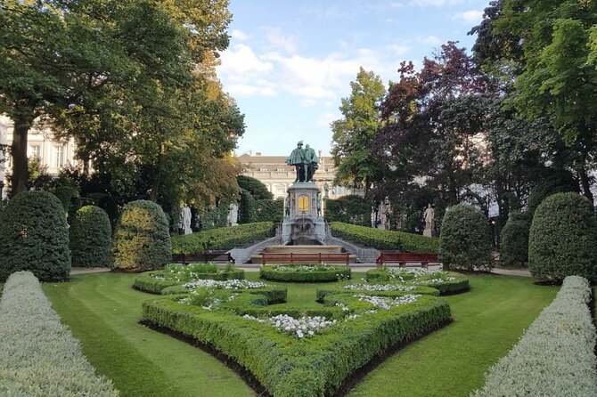Brussels 2-Hours Walking Tour: Must-See Highlights in the Center - From the Palais Royal area to the Grand Place, in a route that makes sense