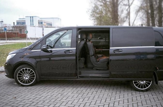 Brussels Airport Shuttle Transfer <-> Brussels (1 to 8 PLACES) - Price and value for 1 to 8 people