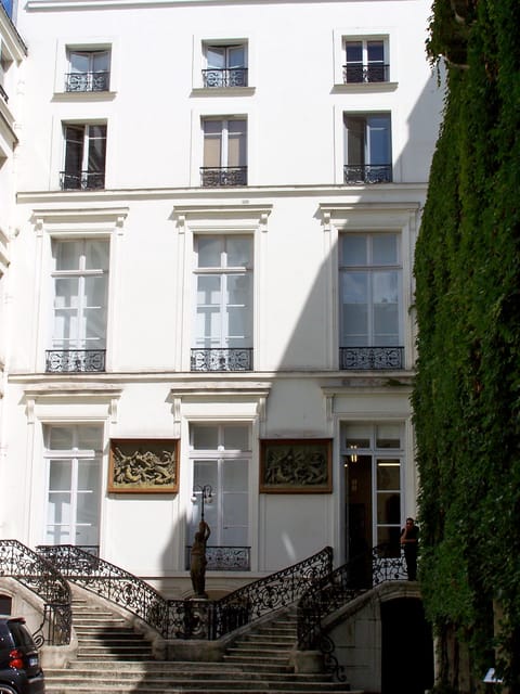Brussels: "Art Nouveau" Half-Day Tour with Chocolate Tasting - Entering Brussels Through Art Nouveau, Not Just Sightseeing