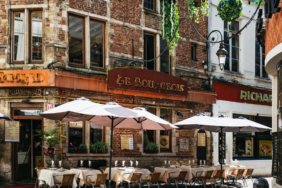 Brussels: Beer Tour with 6 Beers and 3 Chocolate Tastings - Chocolate and local cheese tastings that keep it balanced