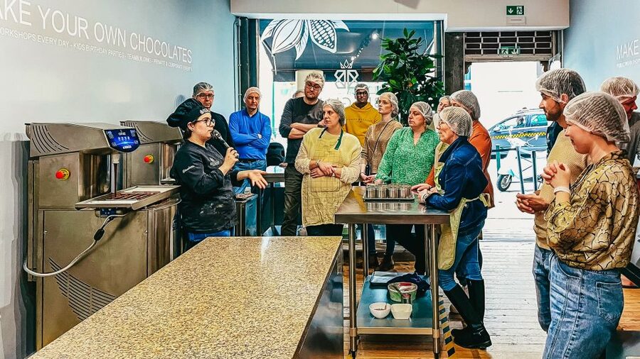 Brussels: Belgian Chocolate Making Workshop with Tastings - The 90-minute bean-to-bar lesson (how it’s paced)
