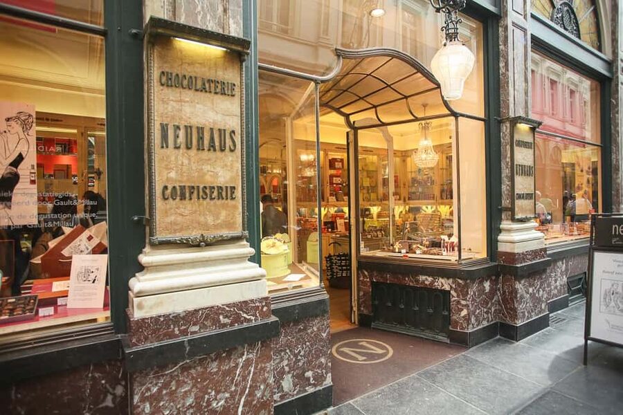 Brussels: Chocolate Appreciation and Tasting Walking Tour - Five chocolatiers and eight tastings, with the guide as your translator