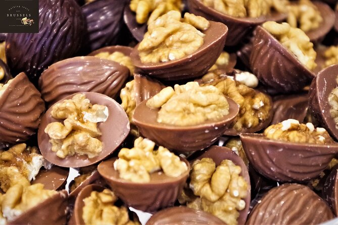 Brussels Chocolate Walking Tour and Workshop - Stop by stop: Grand Place to old streets and quirky fountains