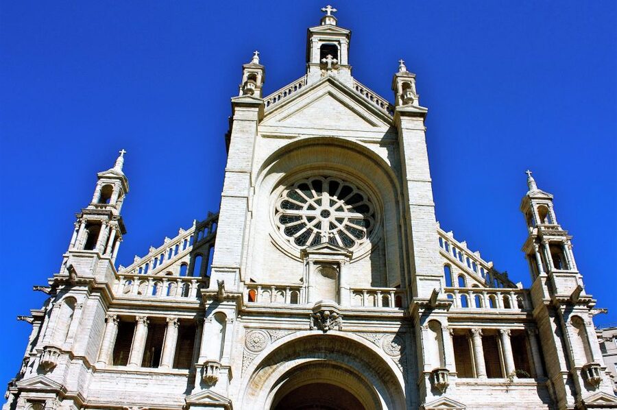 Brussels: Chocolate Workshop and Guided Walking Tour - Entering the chocolate capital: Grand Place sets the tone