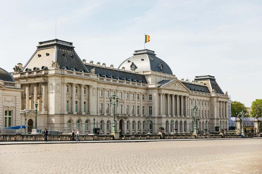 Brussels: City Highlights and Hidden Gems Bike Tour - Meeting at Grand Hospice, Then Choosing Your Bike Like a Local