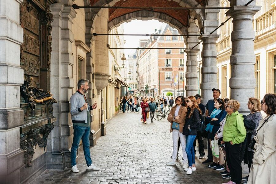 Brussels: City Highlights Walking and Tasting Tour - Grand Place: How the Old City Became a Stage