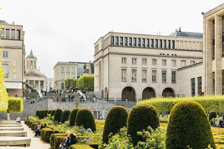 Brussels: City Highlights Walking and Tasting Tour - Manneken Pis: The Small Statue With Big Stories