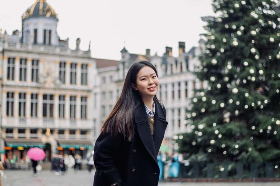 Brussels City Photoshoot With a Professional Photographer - Galleries Royales Saint-Hubert: Indoor Light and Photo Variety