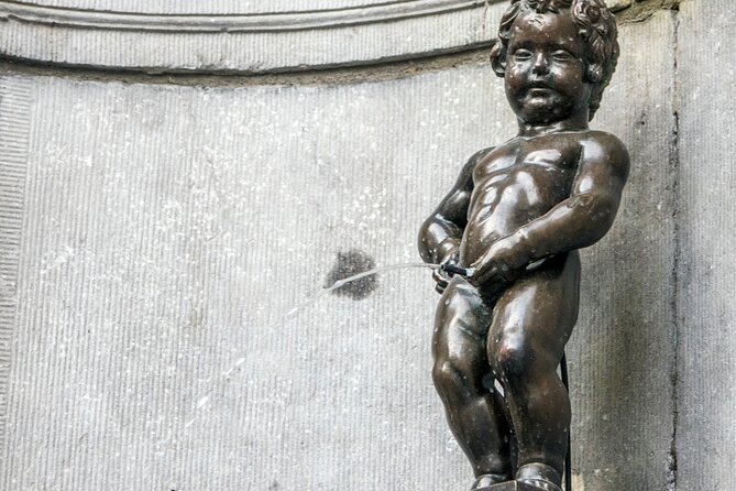 Brussels: City Walk with Audioguide in 7 Languages on your Phone - Manneken Pis: the 55.5 cm statue that stops people in their tracks