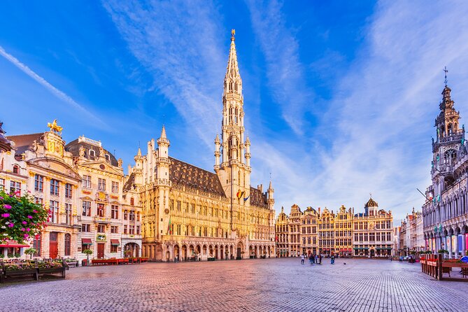 Brussels: City Walk with Audioguide in 7 Languages on your Phone - Starting at Place de la Chapelle: your walk begins close to the action
