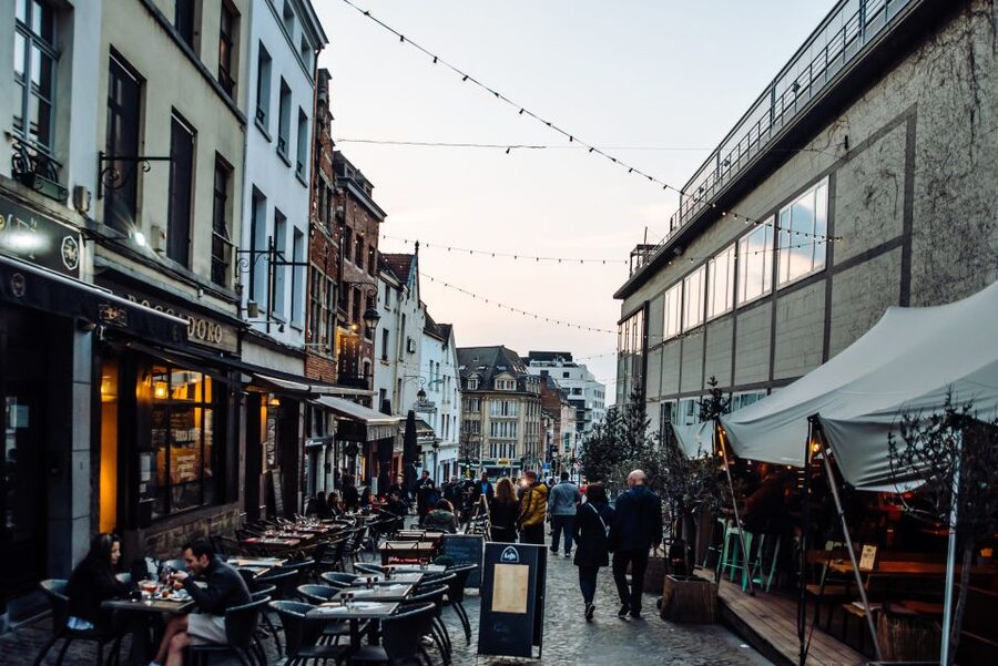 Brussels Comics & Street Art: Private Walking Tour - Manneken Pis and Spanish Square: famous symbols with comic energy