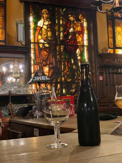 Brussels : Exclusive Chocolate, Beer, Waffle & Whiskey tour - Chocolate time: 10 to 12 treats, plus the warm stuff
