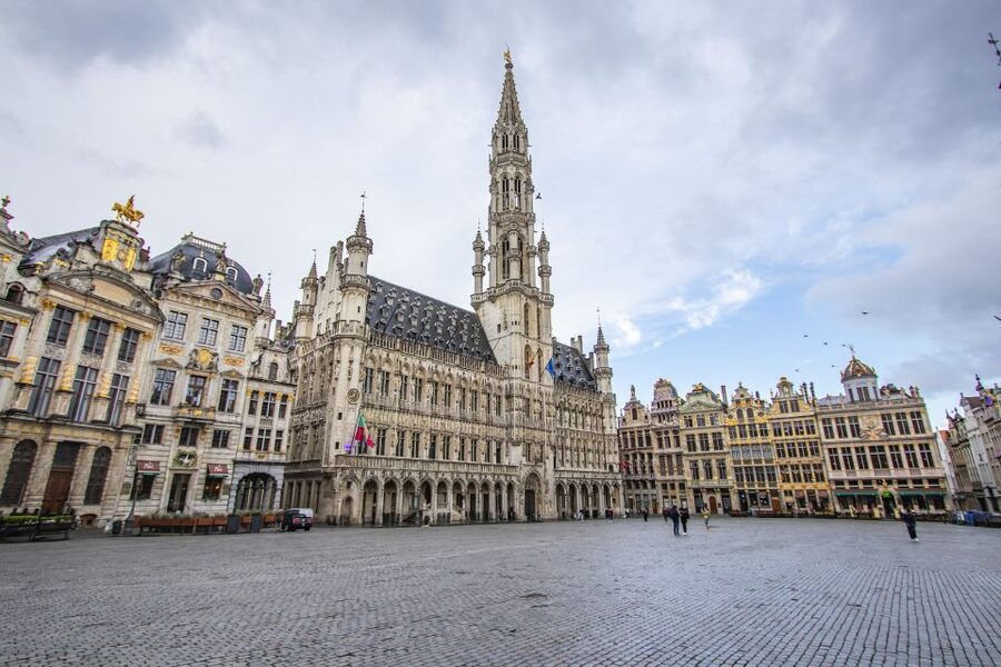 Brussels: Express Walk with a Local in 60 minutes - YellowKorner to the streets, how the meeting sets the tone
