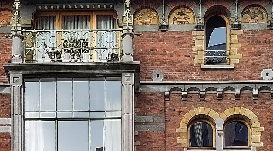 Brussels: Fall and Rise of Art-Nouveau Guided Tour - Guide style and what the top ratings tell you to expect