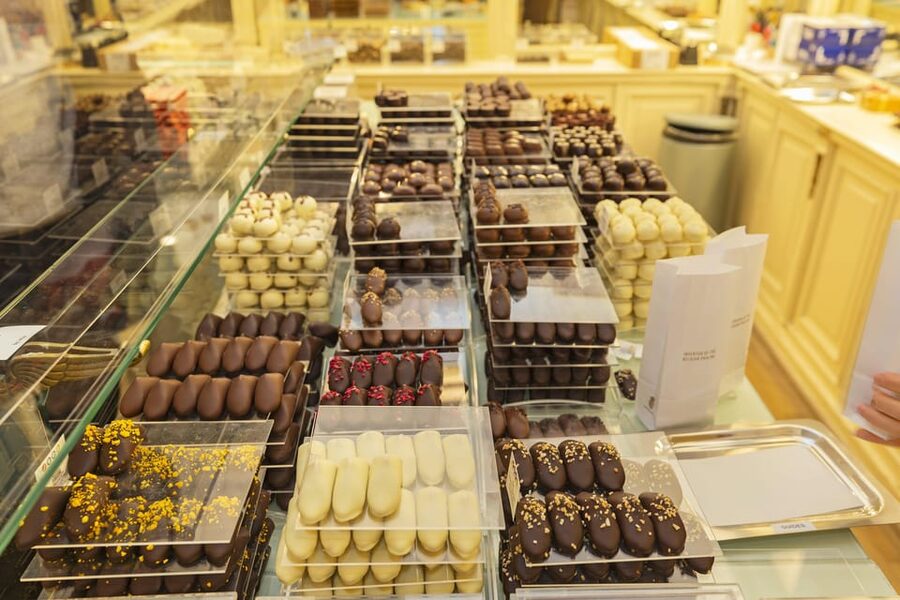 Brussels Food Tour: Main Dish, Beer, Waffle & Chocolate - From Croquette to Chocolate: Finishing in Galerie de la Reine