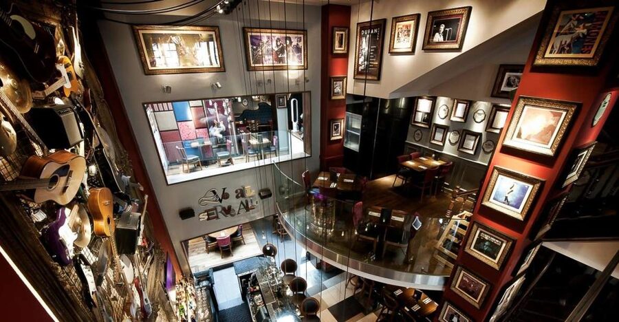 Brussels: Hard Rock Cafe with Set Menu for Lunch or Dinner - Menus at a glance: Gold (2-course) vs Diamond (3-course)