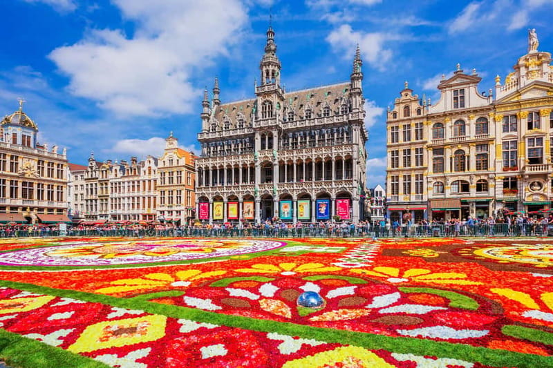 Brussels: Highlights and Hidden Corners Private Guided Walk - Starting at Saint-Géry: Where the Walk Finds Its Pace