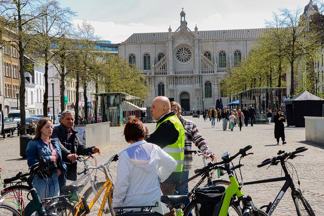 Brussels Highlights & Hidden Gems Bike Tour - Royal Park and Royal Palace area, a symbolic pause with context