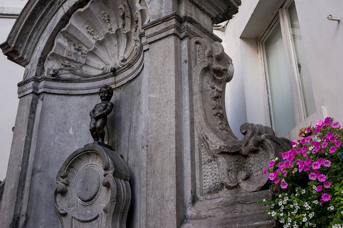 Brussels Highlights Self guided scavenger hunt and Walking Tour - Grand Place and the St-Michel et Ste-Gudule Cathedral finish strong