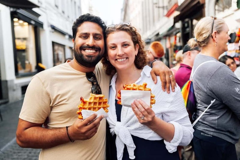 Brussels: Historical Tour with Chocolate & Waffle Tasting - Grand Place: the perfect opening move