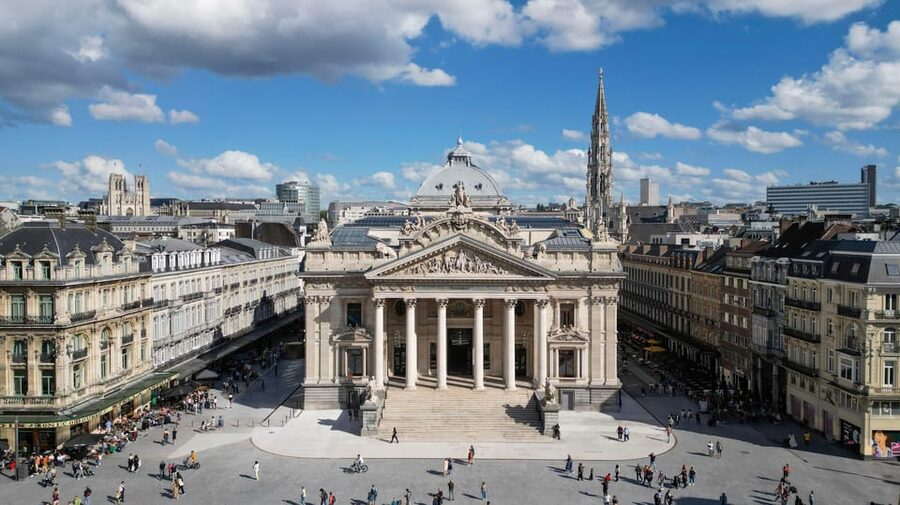 Brussels: Hop-On Hop-Off Bus Tour& Belgian Beer World Museum - Audio guide and app: what you gain, what to watch out for