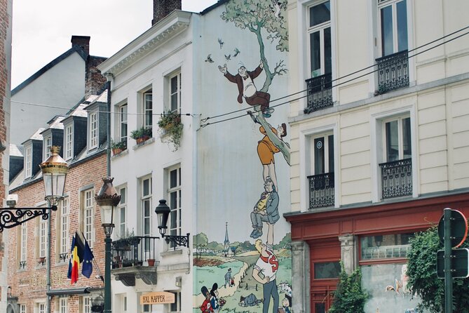 Brussels "Land of Comics": Street Art & Walking Tour - Smurfs and the MOOF Museum: comics culture in street level form