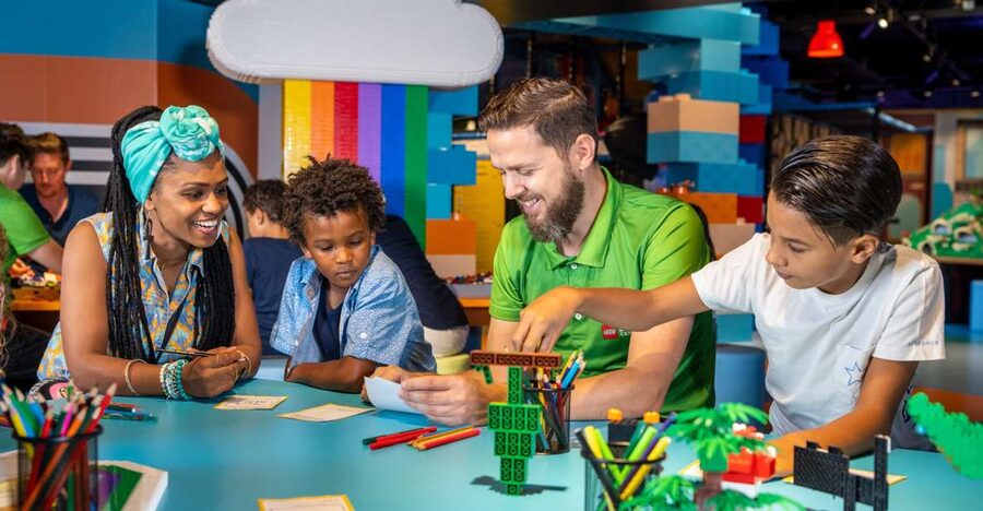 Brussels: LEGO® Discovery Centre Admission Ticket - Creative workshops led by Master Model Builders