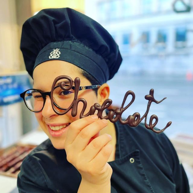 Brussels: Make Your Own Chocolates Workshop with Tastings - The cacao sourcing story: traceability and what they claim