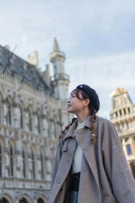 Brussels on Foot: Historic Center with a Local Guide in 2 hours - The more mysterious streets: Creek, Rollebeek, and Lebeau in winter light