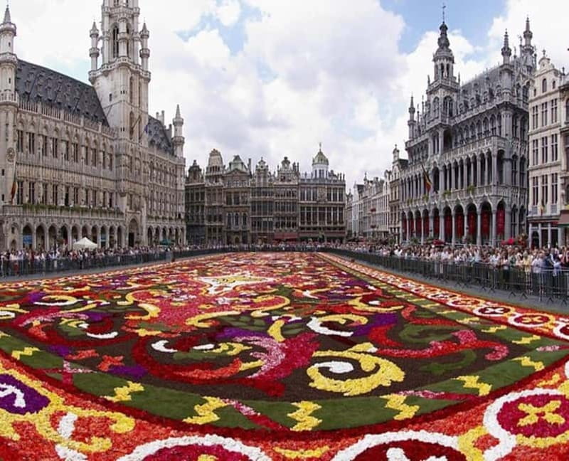 Brussels: Private Highlights Tour - Cathedral of St. Michael and St. Gudula: A Quick Sacred Stop With Real Context