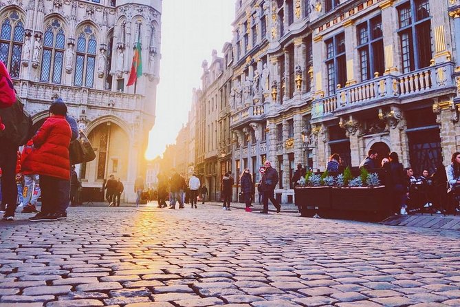 Brussels Private & Personalized Christmas Tour with a Local Guide - Cobblestones, holiday dining customs, and the Belgian food vibe