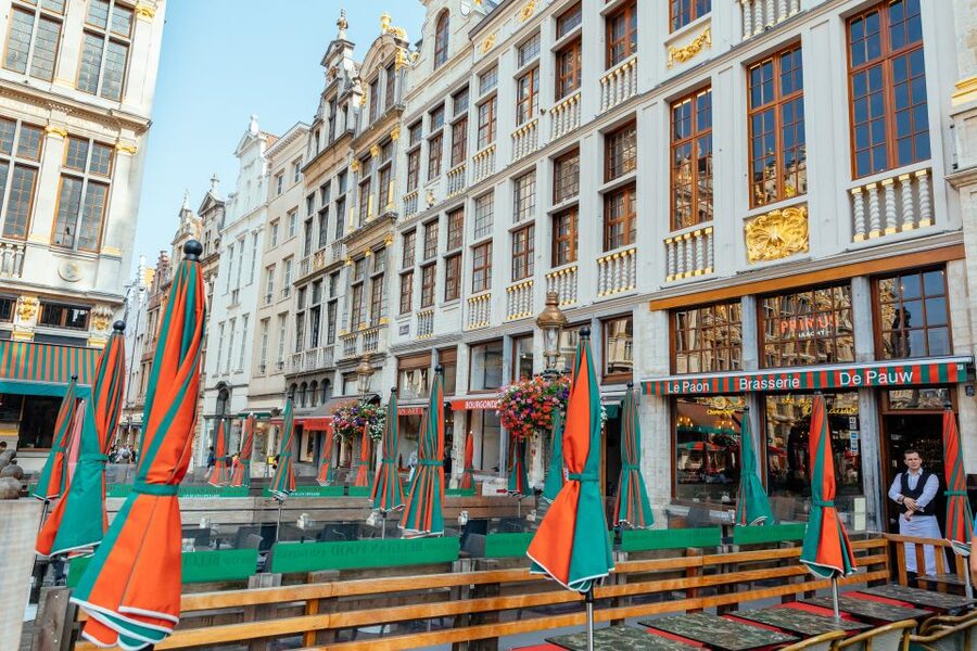 Brussels: Private Tour w/ Locals – Highlights & Hidden Gems - Starting at Cafe Archipel, Marché aux poulets, and getting your bearings