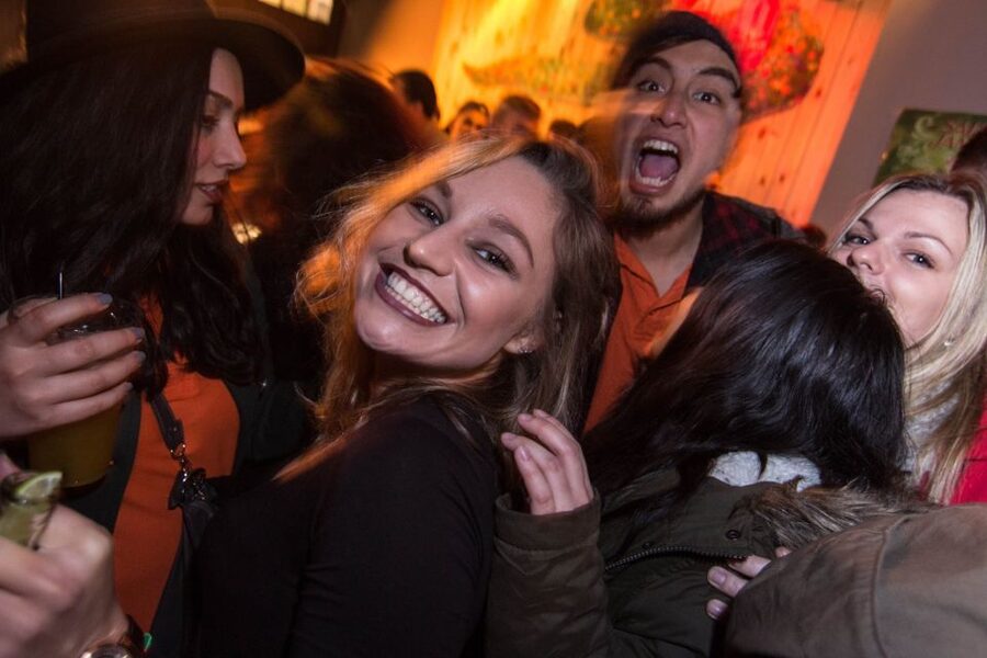 Brussels: Pub Crawl and Nightlife Party Experience - Key things that make this pub crawl work
