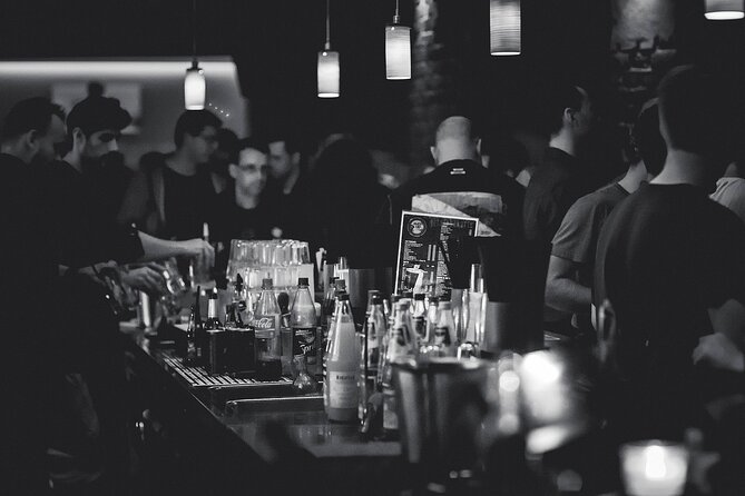 Brussels Pub Crawl Tour - Meeting point at Bd Anspach 79, and how the QR code helps