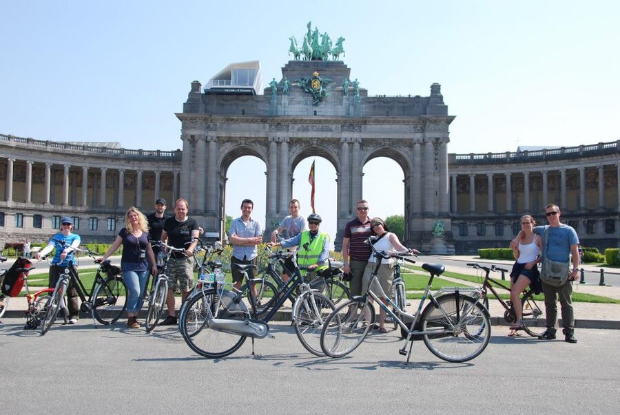 Brussels: Sightseeing Bike Tour - Halfway fries stop and an included beer break