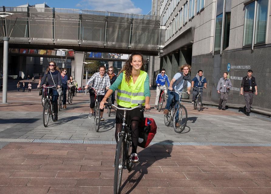 Brussels: Sightseeing Bike Tour - Bikes, safety, and who should use this ride