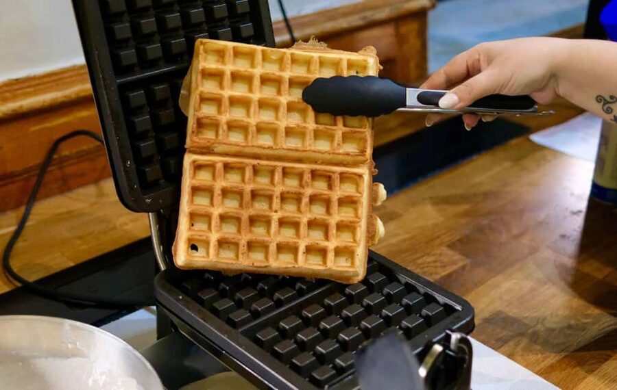 Brussels: Waffle Making Workshop With Beer Tasting - The beer tasting: three local Belgian beers, guided