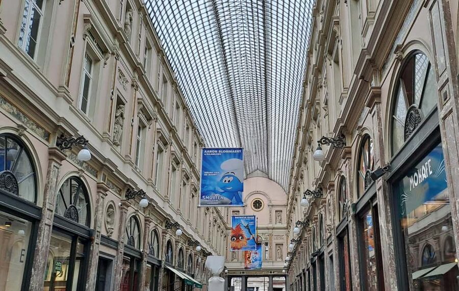 Brussels: Walking Food Tour with Chocolate, Beer, & Waffles - Full-course lunch choices: mussels, beef stew, waterzooi, and vegetarian