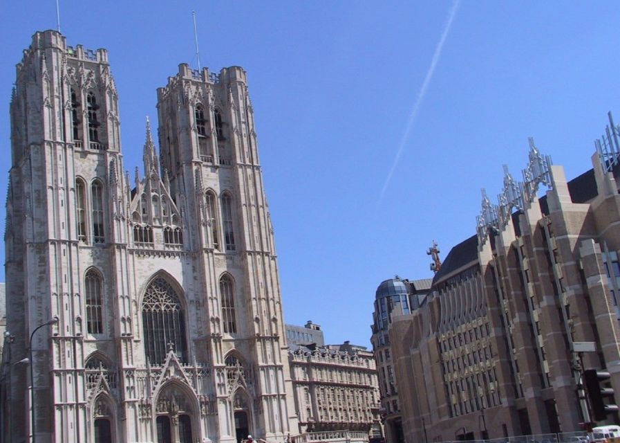 Brussels: Walking Tour from Central Station to Manneken Pis - Brussels Central Station to Manneken Pis, a route built for contrasts
