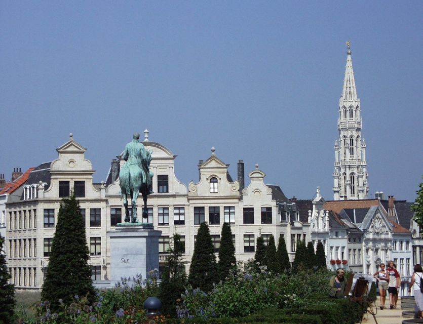 Brussels: Walking Tour from Central Station to Manneken Pis - Jubilee Park and the Triumphal Arch, where “big” meets city scale